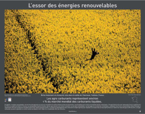 Exposition des posters de Yann Arthus Bertrand au CDi, sur le thème de l’énergie