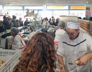 Lire la suite à propos de l’article Repas de Noël au restaurant scolaire du lycée Bascan : une célébration du don et du partage